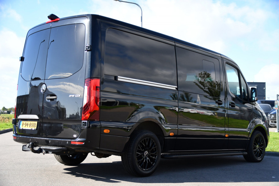 Mercedes-Benz Sprinter 319 3.0 CDI L2H1 DC Black Edition FULL OPTIONS! 360 Camera, Adaptieve Cruise, LED, 2 x Stoelverwarming, Standkacel, Autmaat, 10,5'' Mbux, Sensoren, Uniek!