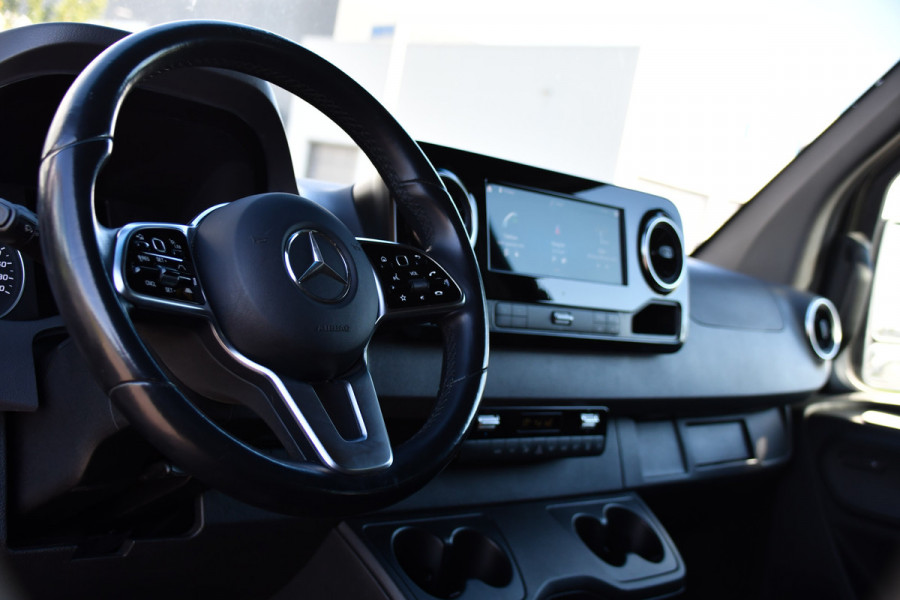Mercedes-Benz Sprinter 319 3.0 CDI L2H1 DC Black Edition FULL OPTIONS! 360 Camera, Adaptieve Cruise, LED, 2 x Stoelverwarming, Standkacel, Autmaat, 10,5'' Mbux, Sensoren, Uniek!