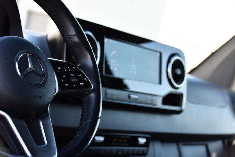Mercedes-Benz Sprinter 319 3.0 CDI L2H1 DC Black Edition FULL OPTIONS! 360 Camera, Adaptieve Cruise, LED, 2 x Stoelverwarming, Standkacel, Autmaat, 10,5'' Mbux, Sensoren, Uniek!