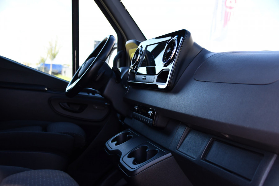 Mercedes-Benz Sprinter 319 3.0 CDI L2H1 DC Black Edition FULL OPTIONS! 360 Camera, Adaptieve Cruise, LED, 2 x Stoelverwarming, Standkacel, Autmaat, 10,5'' Mbux, Sensoren, Uniek!