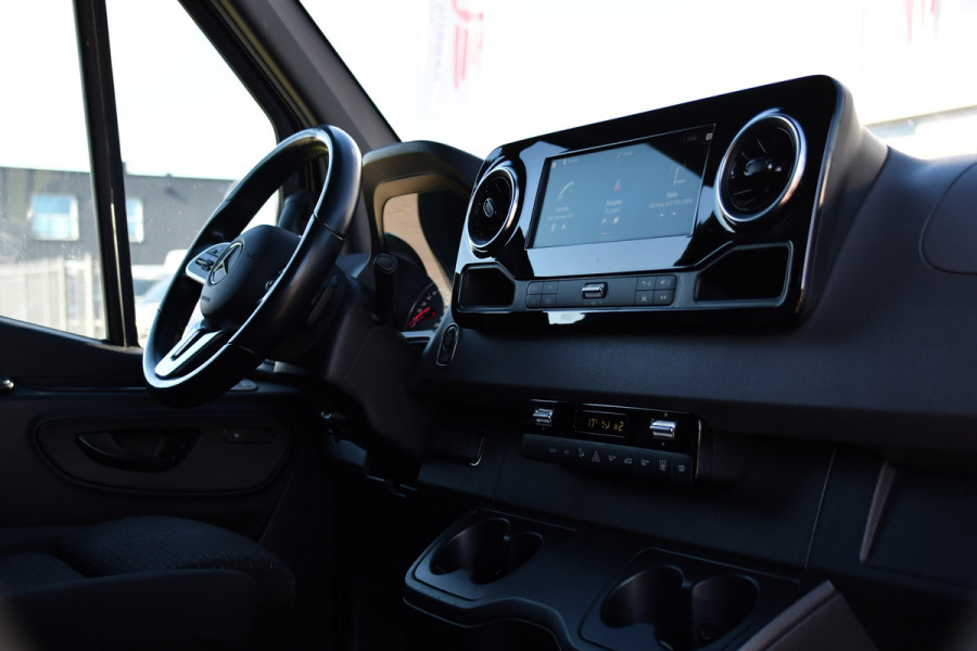 Mercedes-Benz Sprinter 319 3.0 CDI L2H1 DC Black Edition FULL OPTIONS! 360 Camera, Adaptieve Cruise, LED, 2 x Stoelverwarming, Standkacel, Autmaat, 10,5'' Mbux, Sensoren, Uniek!
