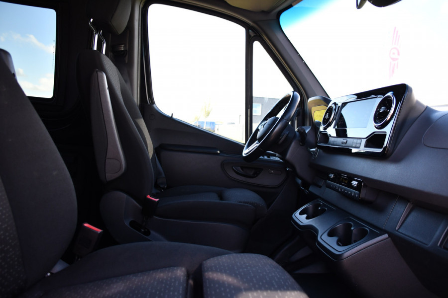 Mercedes-Benz Sprinter 319 3.0 CDI L2H1 DC Black Edition FULL OPTIONS! 360 Camera, Adaptieve Cruise, LED, 2 x Stoelverwarming, Standkacel, Autmaat, 10,5'' Mbux, Sensoren, Uniek!