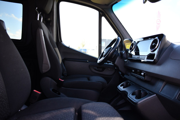 Mercedes-Benz Sprinter 319 3.0 CDI L2H1 DC Black Edition FULL OPTIONS! 360 Camera, Adaptieve Cruise, LED, 2 x Stoelverwarming, Standkacel, Autmaat, 10,5'' Mbux, Sensoren, Uniek!