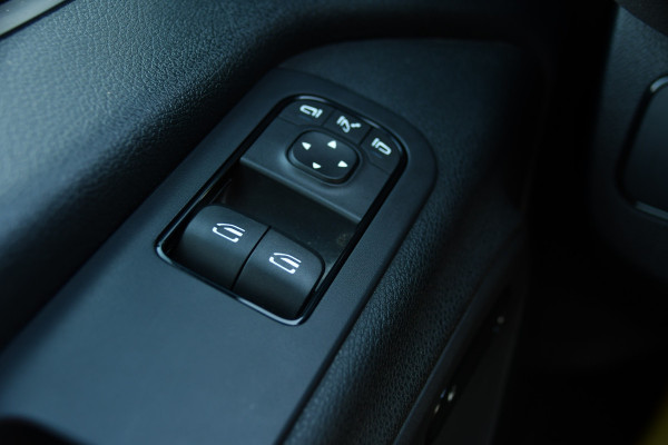 Mercedes-Benz Sprinter 319 3.0 CDI L2H1 DC Black Edition FULL OPTIONS! 360 Camera, Adaptieve Cruise, LED, 2 x Stoelverwarming, Standkacel, Autmaat, 10,5'' Mbux, Sensoren, Uniek!