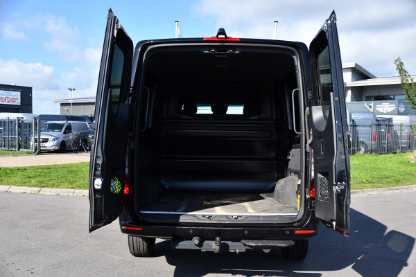 Mercedes-Benz Sprinter 319 3.0 CDI L2H1 DC Black Edition FULL OPTIONS! 360 Camera, Adaptieve Cruise, LED, 2 x Stoelverwarming, Standkacel, Autmaat, 10,5'' Mbux, Sensoren, Uniek!