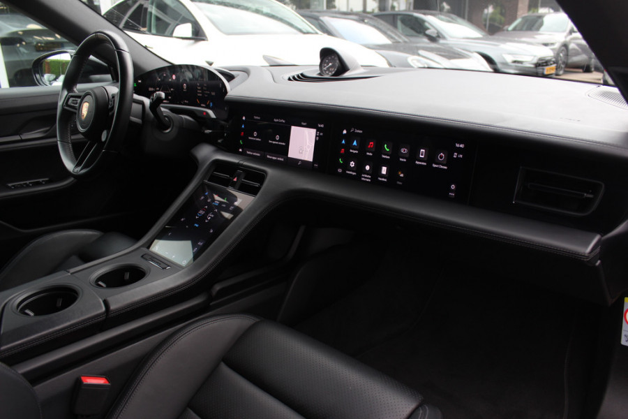 Porsche Taycan Sport Turismo 93 kWh / Panoramadak / 360Camera / Passenger Display / Luchtvering / 21'' / Adaptieve Stoelen / CarPlay / Keyless / Bose / Stoel+Stuurverwarming / Dodehoek / ACC