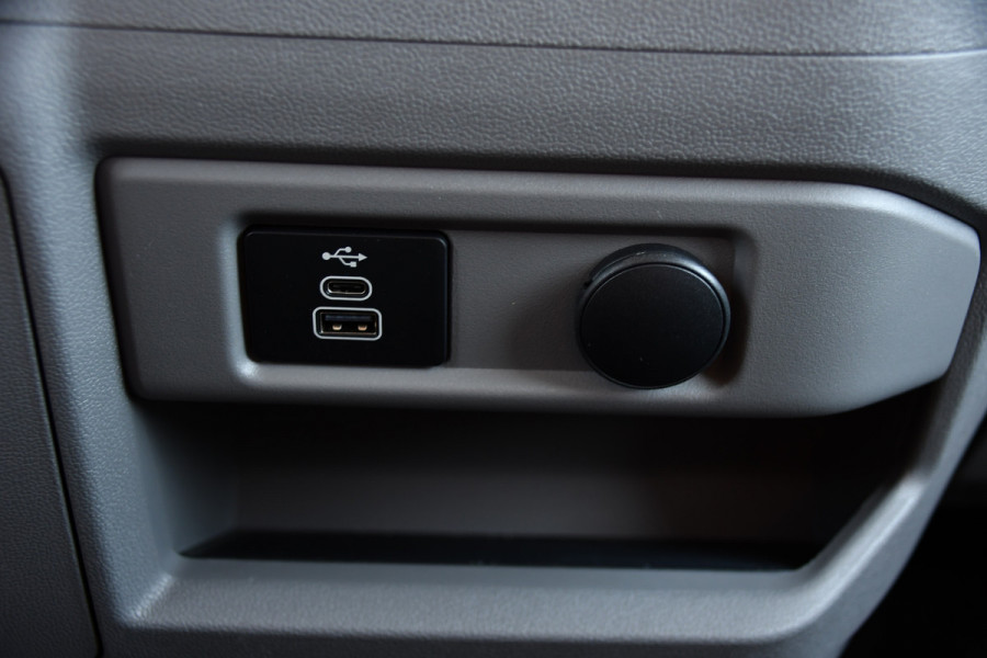 Ford Transit Custom 300 2.0 TDCI L1H1 DC Limited PB Edition Adaptieve Cruise, Camera, Carplay, LED, Stoelverwarming, 2 x Schuifdeur, Automaat, Stuurverwarming, Trekhaak, 170pk, Uniek!