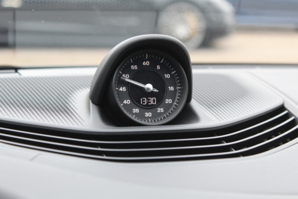 Porsche Taycan Sport Turismo 93 kWh / Panoramadak / 360Camera / Passenger Display / Luchtvering / 21'' / Adaptieve Stoelen / CarPlay / Keyless / Bose / Stoel+Stuurverwarming / Dodehoek / ACC
