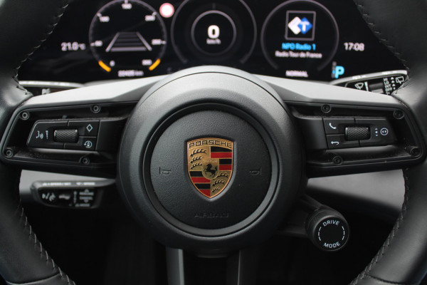 Porsche Taycan Sport Turismo 93 kWh / Panoramadak / 360Camera / Passenger Display / Luchtvering / 21'' / Adaptieve Stoelen / CarPlay / Keyless / Bose / Stoel+Stuurverwarming / Dodehoek / ACC