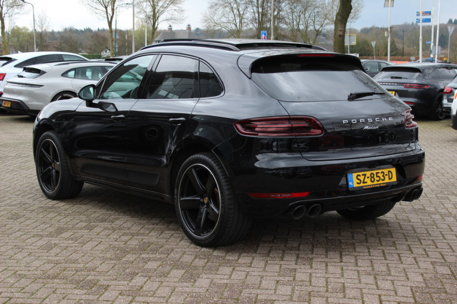Porsche Macan 2.0 / Panoramadak / Camera / Luchtvering / Sportdesign+Chrono / 21'' / Adaptieve stoelen / CarPlay / Bose / DAB / Stoelverwarming / ACC