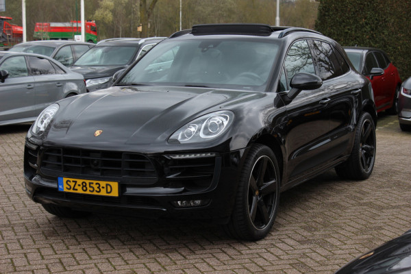 Porsche Macan 2.0 / Panoramadak / Camera / Luchtvering / Sportdesign+Chrono / 21'' / Adaptieve stoelen / CarPlay / Bose / DAB / Stoelverwarming / ACC