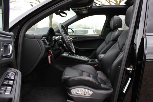 Porsche Macan 2.0 / Panoramadak / Camera / Luchtvering / Sportdesign+Chrono / 21'' / Adaptieve stoelen / CarPlay / Bose / DAB / Stoelverwarming / ACC