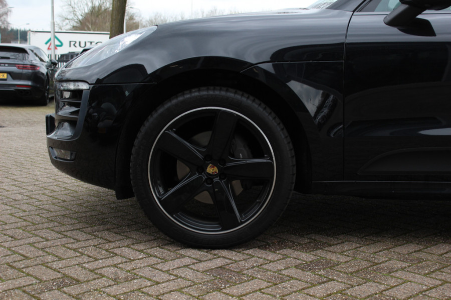 Porsche Macan 2.0 / Panoramadak / Camera / Luchtvering / Sportdesign+Chrono / 21'' / Adaptieve stoelen / CarPlay / Bose / DAB / Stoelverwarming / ACC