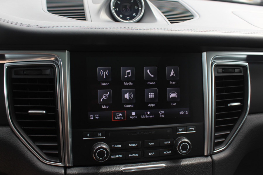 Porsche Macan 2.0 / Panoramadak / Camera / Luchtvering / Sportdesign+Chrono / 21'' / Adaptieve stoelen / CarPlay / Bose / DAB / Stoelverwarming / ACC
