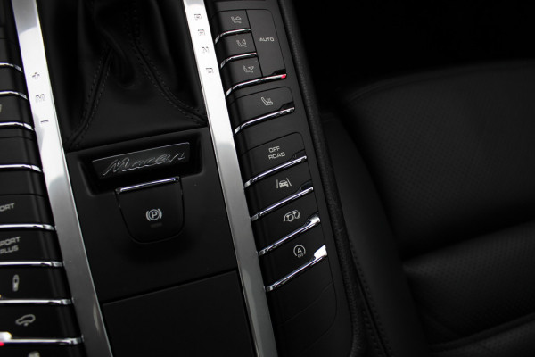 Porsche Macan 2.0 / Panoramadak / Camera / Luchtvering / Sportdesign+Chrono / 21'' / Adaptieve stoelen / CarPlay / Bose / DAB / Stoelverwarming / ACC