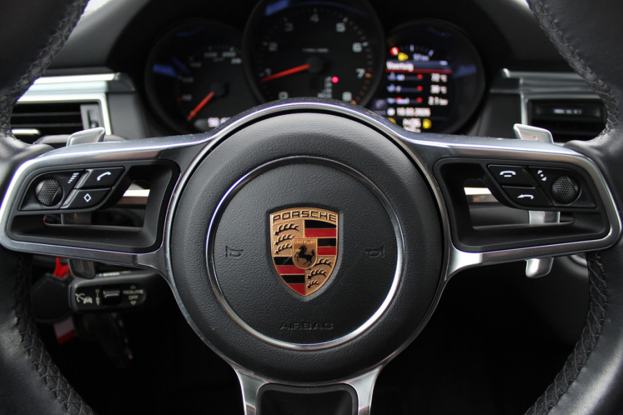 Porsche Macan 2.0 / Panoramadak / Camera / Luchtvering / Sportdesign+Chrono / 21'' / Adaptieve stoelen / CarPlay / Bose / DAB / Stoelverwarming / ACC