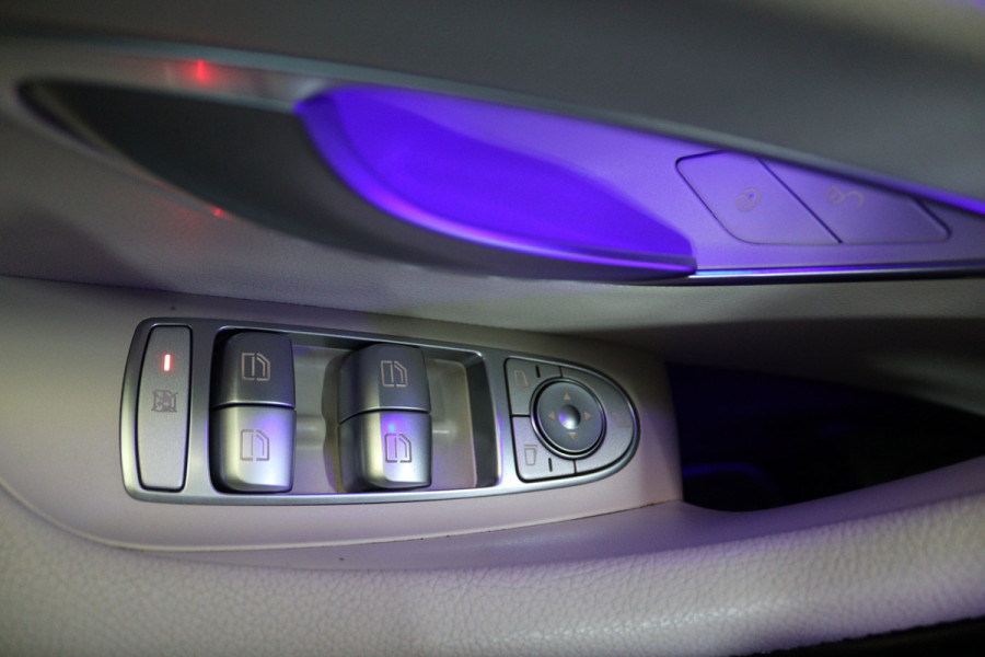 Mercedes-Benz E-Klasse 300 e Advantage (CAMERA, STOELVERWARMING/VERKOELING, ELEKTR STOELEN, SFEERVERLICHTING)