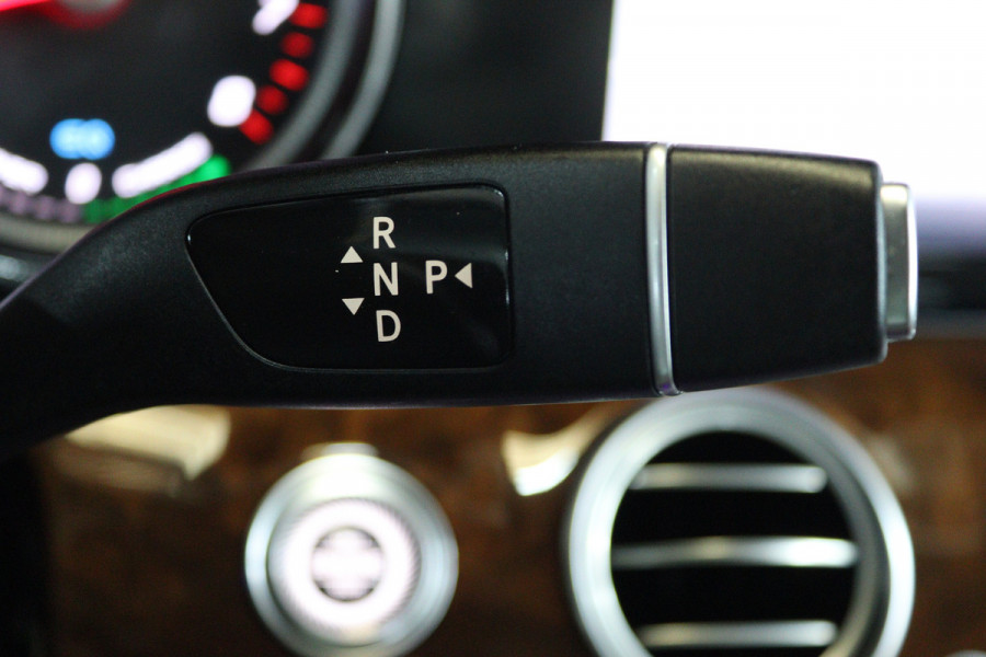 Mercedes-Benz E-Klasse 300 e Advantage (CAMERA, STOELVERWARMING/VERKOELING, ELEKTR STOELEN, SFEERVERLICHTING)