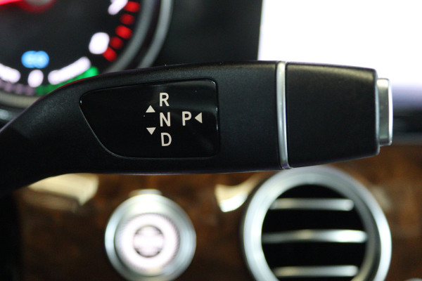 Mercedes-Benz E-Klasse 300 e Advantage (CAMERA, STOELVERWARMING/VERKOELING, ELEKTR STOELEN, SFEERVERLICHTING)