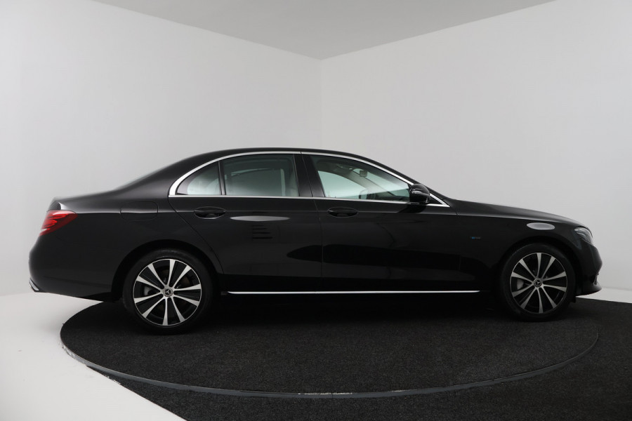 Mercedes-Benz E-Klasse 300 e Advantage (CAMERA, STOELVERWARMING/VERKOELING, ELEKTR STOELEN, SFEERVERLICHTING)
