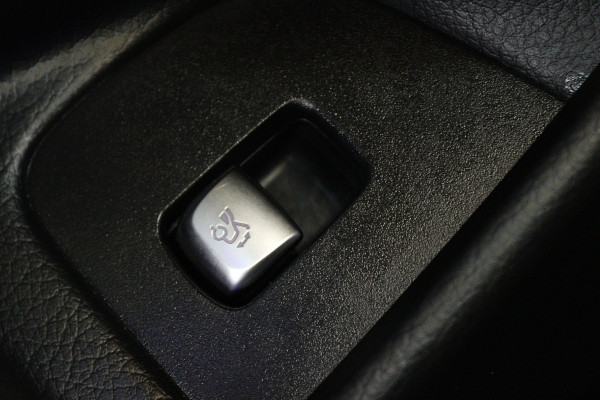 Mercedes-Benz E-Klasse 300 e Advantage (CAMERA, STOELVERWARMING/VERKOELING, ELEKTR STOELEN, SFEERVERLICHTING)