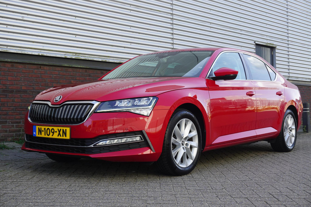 Škoda Superb 1.4 TSI iV Business Edition Plus/TREKHAAK/CAMERA!