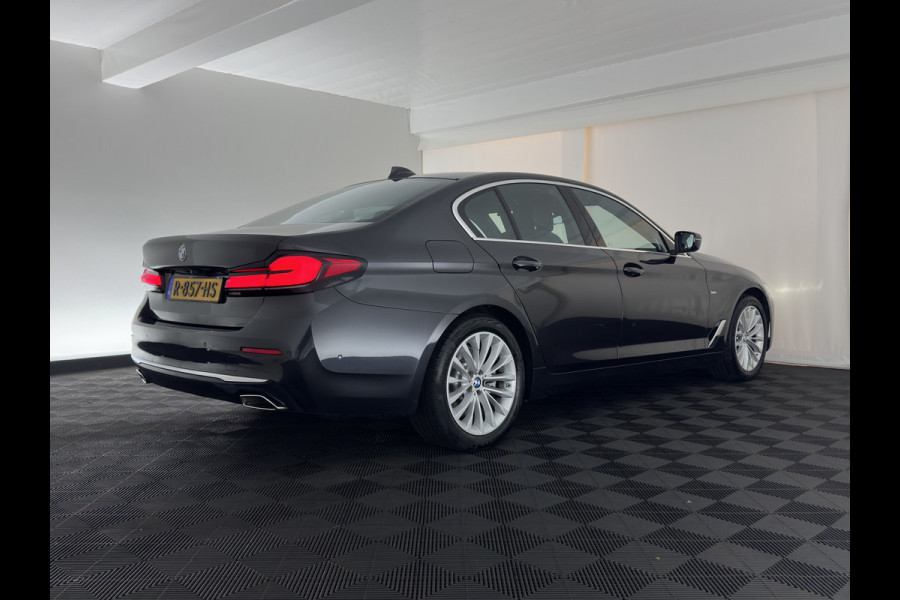 BMW 5 Serie 520d Business Edition Plus (INCL.BTW) Aut. *LEATHER | LASER-LED | HARMAN/KARDON | ADAPTIVE-CRUISE | BLIND-SPOT | MEMORY-PACK | CAMERA | DIGI-COCKPIT | AMBIENT-LIGHT | DAB+ | NAVI-FULLMAP | ECC | PDC | 18''ALU*