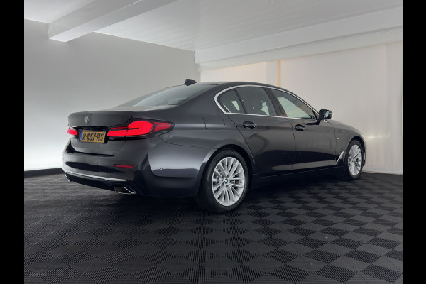 BMW 5 Serie 520d Business Edition Plus (INCL.BTW) Aut. *LEATHER | LASER-LED | HARMAN/KARDON | ADAPTIVE-CRUISE | BLIND-SPOT | MEMORY-PACK | CAMERA | DIGI-COCKPIT | AMBIENT-LIGHT | DAB+ | NAVI-FULLMAP | ECC | PDC | 18''ALU*
