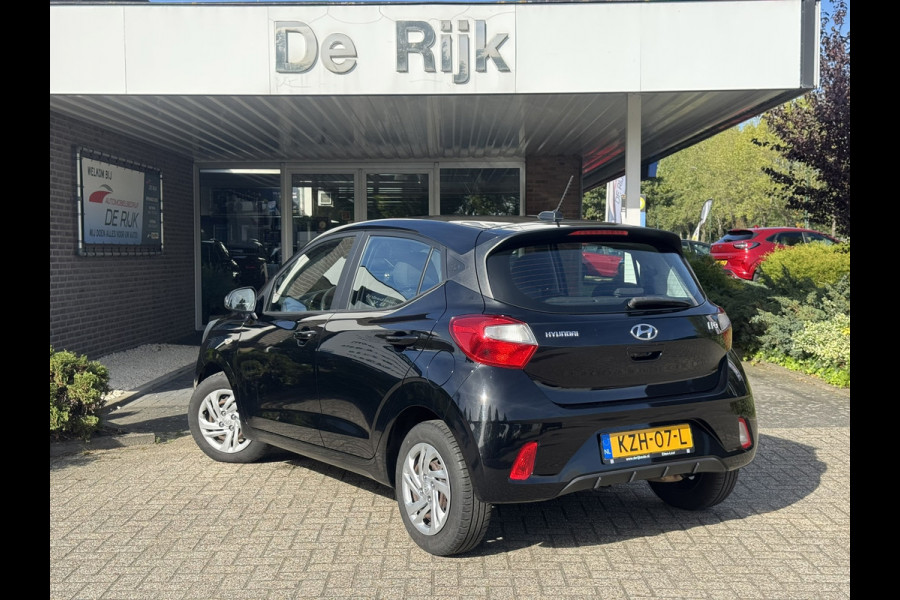 Hyundai i10 1.0 Comfort | Apple Carplay/Android Auto, Camera, Stoel + Stuurverwarming, Cruise, Climate, DAB |