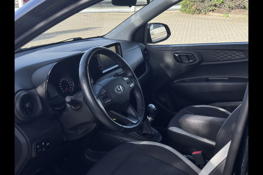 Hyundai i10 1.0 Comfort | Apple Carplay/Android Auto, Camera, Stoel + Stuurverwarming, Cruise, Climate, DAB |