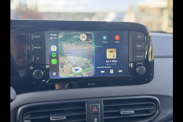 Hyundai i10 1.0 Comfort | Apple Carplay/Android Auto, Camera, Stoel + Stuurverwarming, Cruise, Climate, DAB |