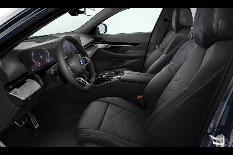 BMW 5 Serie 520i M-Sport - Pano - Trekhaak - Harman Kardon - Driving Ass Plus