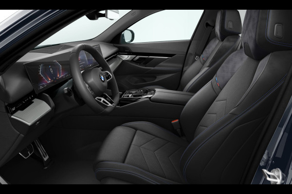 BMW 5 Serie 520i M-Sport - Pano - Trekhaak - Harman Kardon - Driving Ass Plus