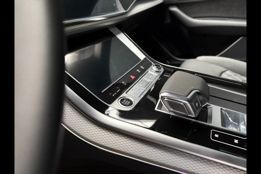 Audi Q8 55 Tfsi S-LINE Competiton 23 inch Rs zetels Carbon look soft close Trekhaak B&O 360 camera