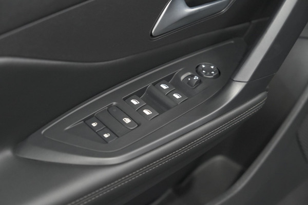 Peugeot 408 1.6 HYbrid 225 EAT8 Allure | Adaptieve Cruise Control | Camera | 19 Inch Lichtmetalen Velgen