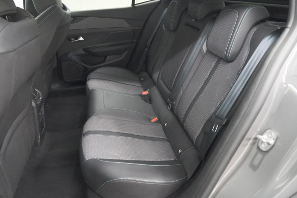 Peugeot 408 1.6 HYbrid 225 EAT8 Allure | Adaptieve Cruise Control | Camera | 19 Inch Lichtmetalen Velgen