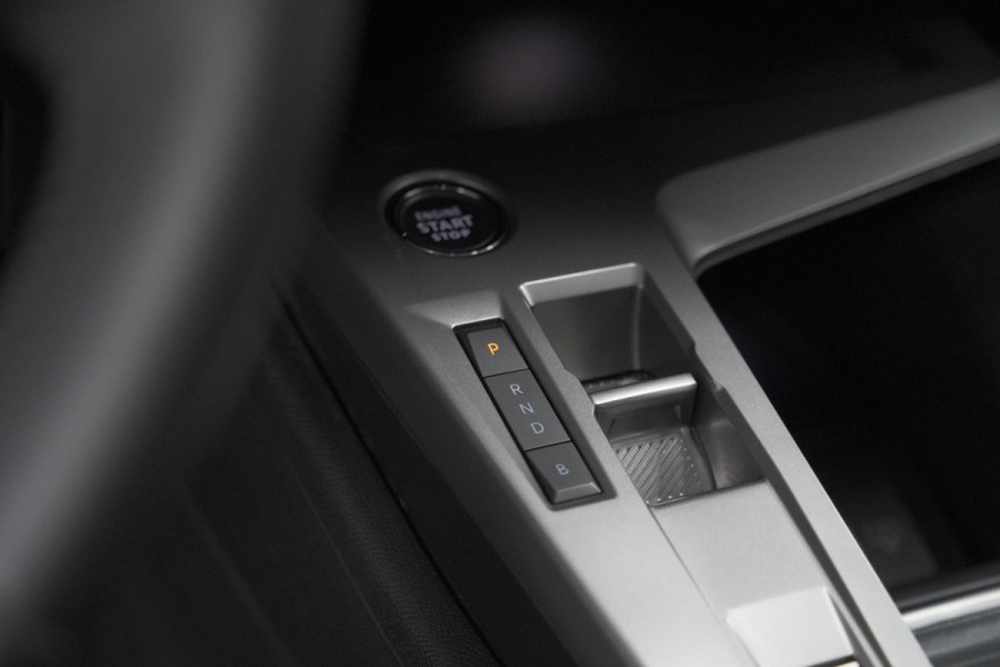 Peugeot 408 1.6 HYbrid 225 EAT8 Allure | Adaptieve Cruise Control | Camera | 19 Inch Lichtmetalen Velgen