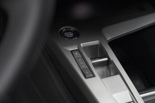 Peugeot 408 1.6 HYbrid 225 EAT8 Allure | Adaptieve Cruise Control | Camera | 19 Inch Lichtmetalen Velgen