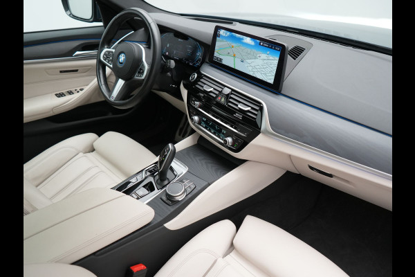 BMW 5 Serie Touring 530e M Sport PHEV 293pk Dealer O.H. | Active Steering | Trekhaak Af Fabriek | Panodak | Head Up | Adaptive Cruise | Adaptief Onderstel | Camera | Laser LED | Lederen Comfortstoelen Memory & Verwarmd | Sfeerverlichting | Blis |  Plug In Hybrid |
