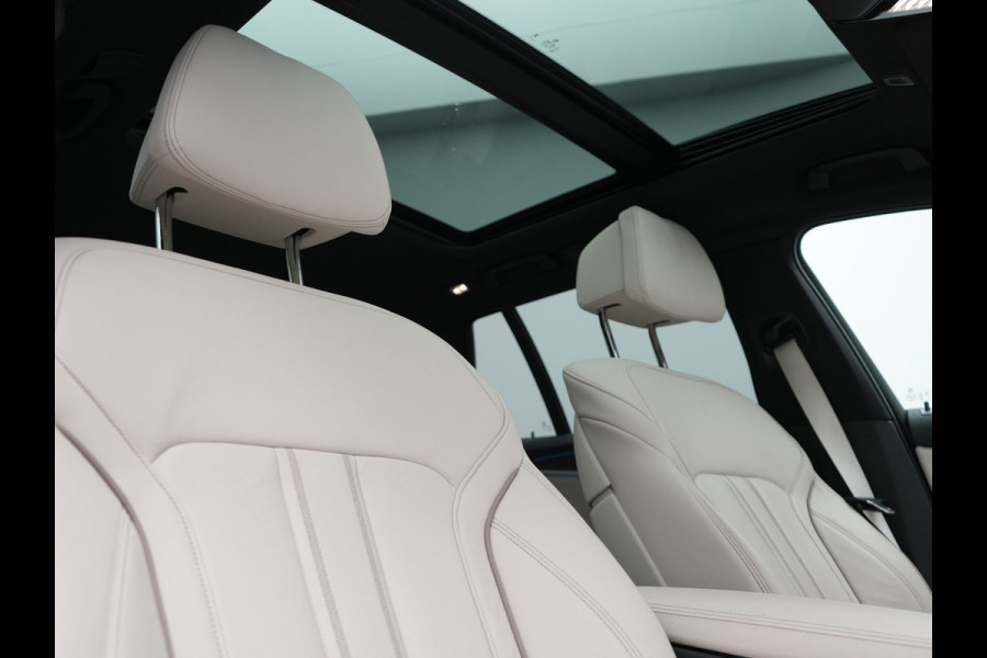 BMW 5 Serie Touring 530e M Sport PHEV 293pk Dealer O.H. | Active Steering | Trekhaak Af Fabriek | Panodak | Head Up | Adaptive Cruise | Adaptief Onderstel | Camera | Laser LED | Lederen Comfortstoelen Memory & Verwarmd | Sfeerverlichting | Blis |  Plug In Hybrid |