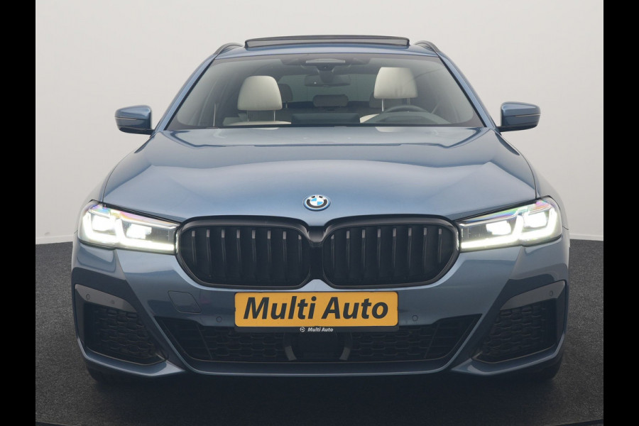 BMW 5 Serie Touring 530e M Sport PHEV 293pk Dealer O.H. | Active Steering | Trekhaak Af Fabriek | Panodak | Head Up | Adaptive Cruise | Adaptief Onderstel | Camera | Laser LED | Lederen Comfortstoelen Memory & Verwarmd | Sfeerverlichting | Blis |  Plug In Hybrid |