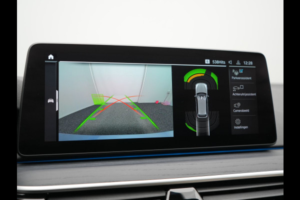 BMW 5 Serie Touring 530e M Sport PHEV 293pk Dealer O.H. | Active Steering | Trekhaak Af Fabriek | Panodak | Head Up | Adaptive Cruise | Adaptief Onderstel | Camera | Laser LED | Lederen Comfortstoelen Memory & Verwarmd | Sfeerverlichting | Blis |  Plug In Hybrid |