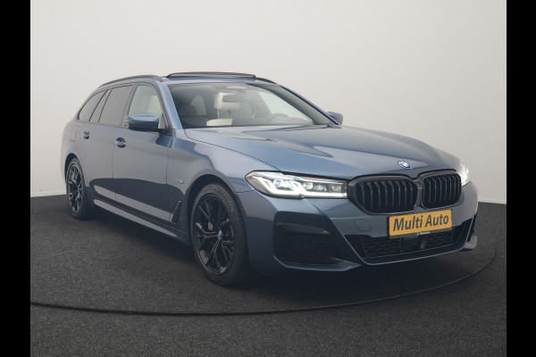 BMW 5 Serie Touring 530e M Sport PHEV 293pk Dealer O.H. | Active Steering | Trekhaak Af Fabriek | Panodak | Head Up | Adaptive Cruise | Adaptief Onderstel | Camera | Laser LED | Lederen Comfortstoelen Memory & Verwarmd | Sfeerverlichting | Blis |  Plug In Hybrid |