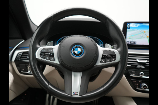 BMW 5 Serie Touring 530e M Sport PHEV 293pk Dealer O.H. | Active Steering | Trekhaak Af Fabriek | Panodak | Head Up | Adaptive Cruise | Adaptief Onderstel | Camera | Laser LED | Lederen Comfortstoelen Memory & Verwarmd | Sfeerverlichting | Blis |  Plug In Hybrid |