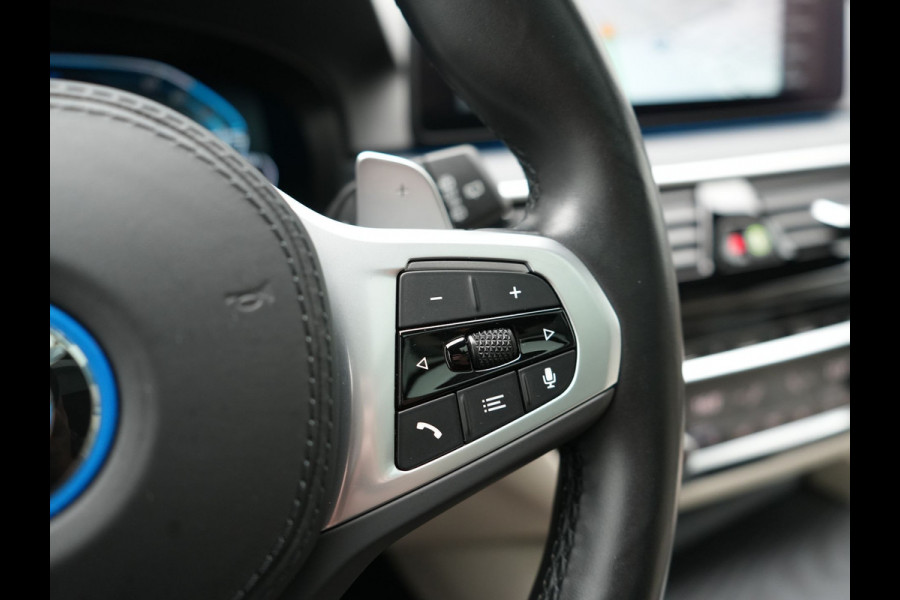 BMW 5 Serie Touring 530e M Sport PHEV 293pk Dealer O.H. | Active Steering | Trekhaak Af Fabriek | Panodak | Head Up | Adaptive Cruise | Adaptief Onderstel | Camera | Laser LED | Lederen Comfortstoelen Memory & Verwarmd | Sfeerverlichting | Blis |  Plug In Hybrid |