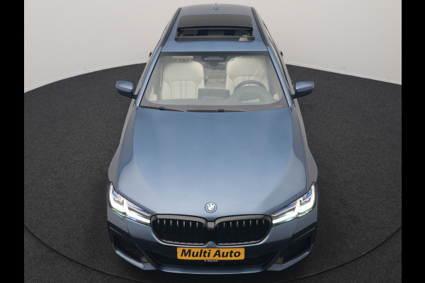 BMW 5 Serie Touring 530e M Sport PHEV 293pk Dealer O.H. | Active Steering | Trekhaak Af Fabriek | Panodak | Head Up | Adaptive Cruise | Adaptief Onderstel | Camera | Laser LED | Lederen Comfortstoelen Memory & Verwarmd | Sfeerverlichting | Blis |  Plug In Hybrid |