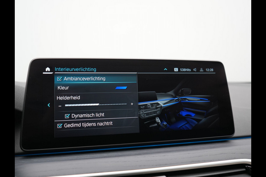 BMW 5 Serie Touring 530e M Sport PHEV 293pk Dealer O.H. | Active Steering | Trekhaak Af Fabriek | Panodak | Head Up | Adaptive Cruise | Adaptief Onderstel | Camera | Laser LED | Lederen Comfortstoelen Memory & Verwarmd | Sfeerverlichting | Blis |  Plug In Hybrid |