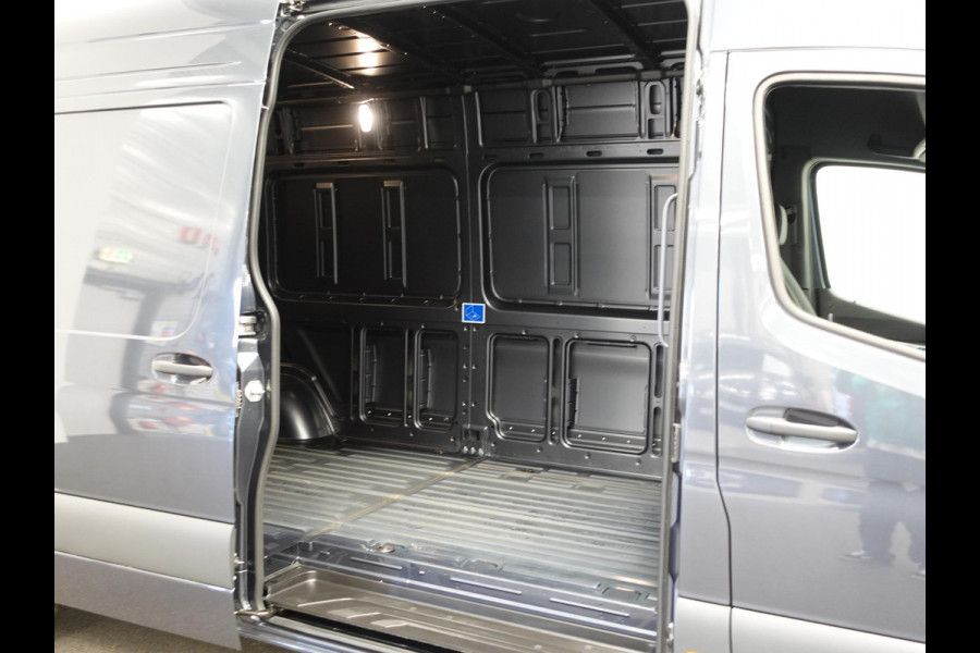 Mercedes-Benz Sprinter 315 L3H2 Automaat Trekhaak Airco Adaptive Cruise Control Parkeersensoren Camera Leder