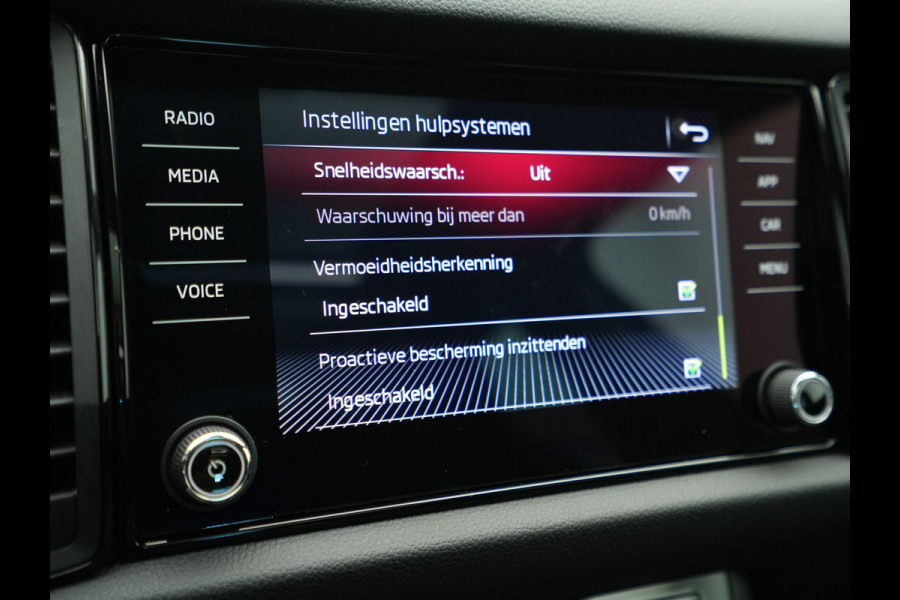 Škoda Kodiaq 1.5 TSI 150pk Sportline Business Panoramadak Camera Stoelverwarming Acc Carplay