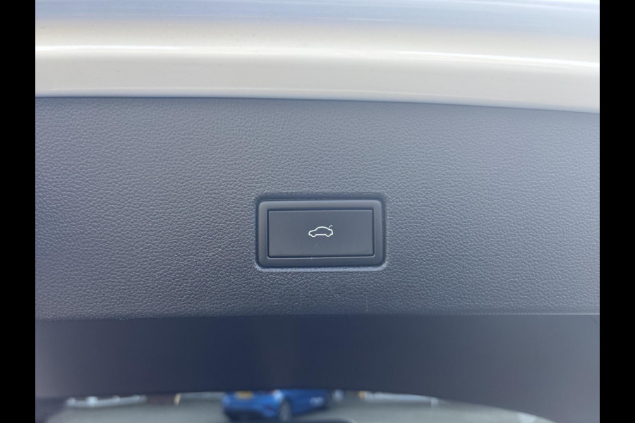 Volkswagen T-Roc 1.5 TSI Sport | 150pk | Panoramadak | Adaptieve Cruise | Stoelverwarming | Elektrische Achterklep | Achteruitrijcamera